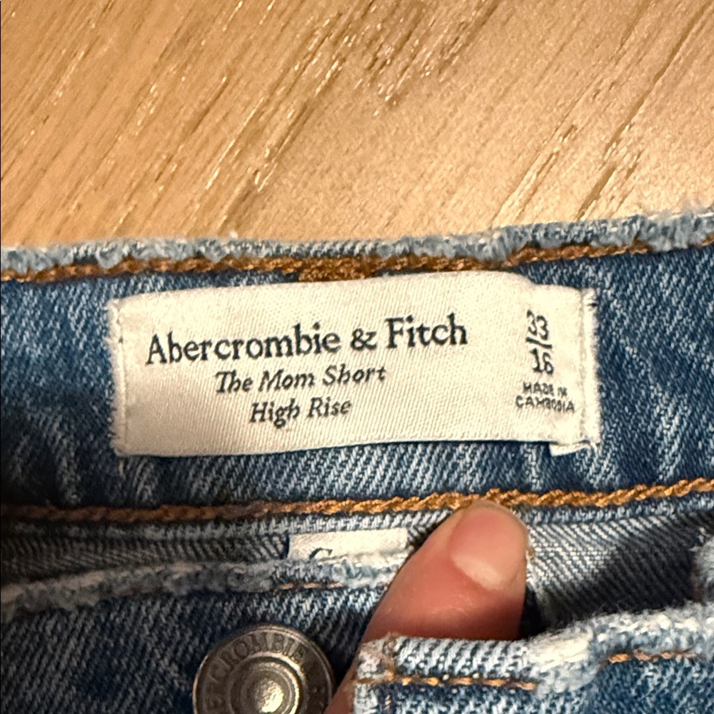Abercrombie & Fitch the mom Classic Blue Denim Shorts 33 - Picture 2 of 3